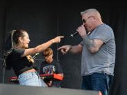 One lucky music fan was invited onstage to perform with Smash Mouth as the group headlined the Saturday music line-up.